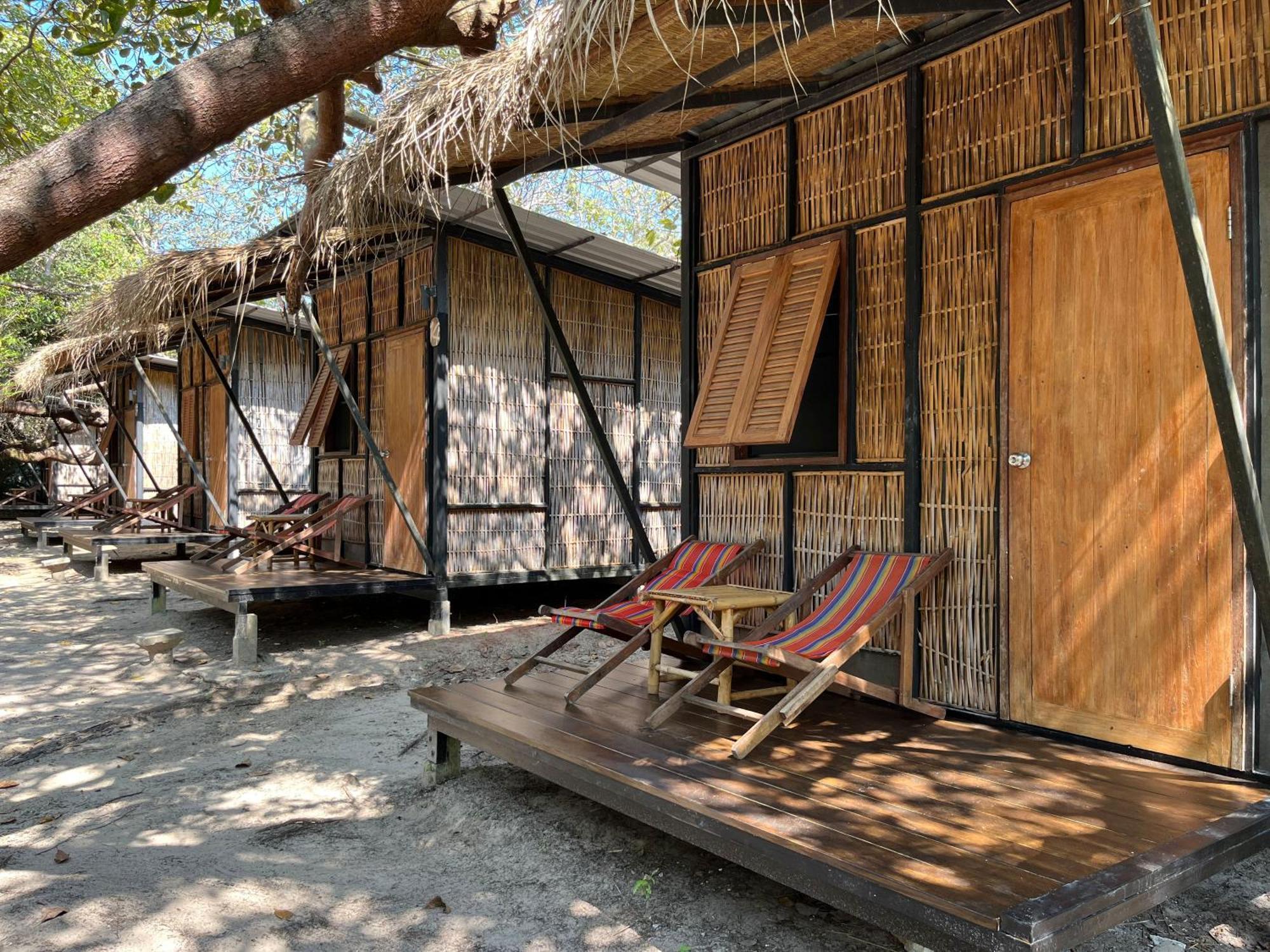 ホテル Little Hut パヤム島 エクステリア 写真