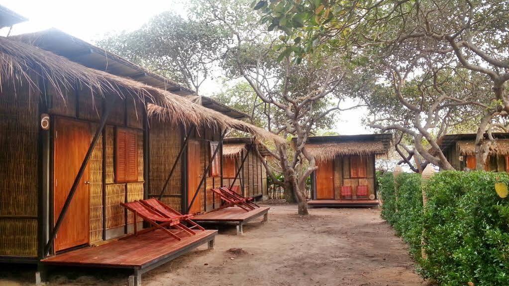 ホテル Little Hut パヤム島 エクステリア 写真